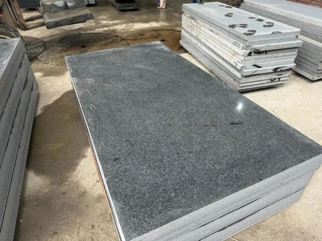 3公分厚300×600石材:芝麻黑、芝麻灰、芝麻白花崗巖種類及價(jià)格(圖6) 3公分厚300×600石材:芝麻黑、芝麻灰、芝麻白花崗巖種類及價(jià)格(圖6)