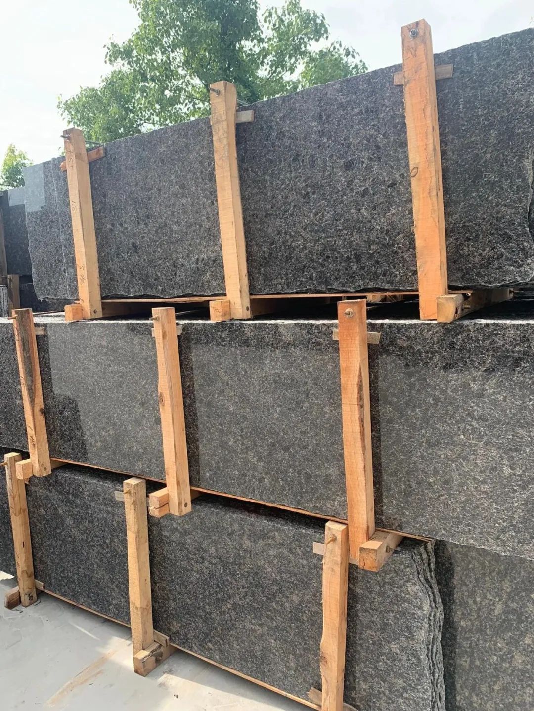 英國(guó)棕石材:黑棕與紅棕石材加工價(jià)格差異的原因分析(圖3) 英國(guó)棕石材:黑棕與紅棕石材加工價(jià)格差異的原因分析(圖3)