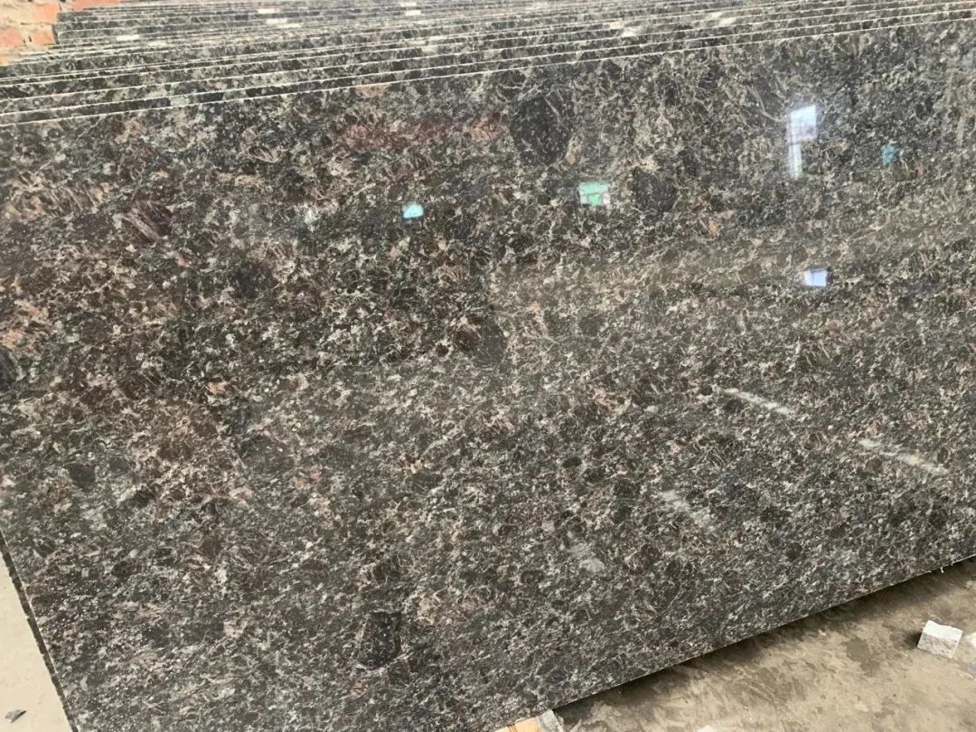 英國(guó)棕石材:黑棕與紅棕石材加工價(jià)格差異的原因分析(圖2) 英國(guó)棕石材:黑棕與紅棕石材加工價(jià)格差異的原因分析(圖2)