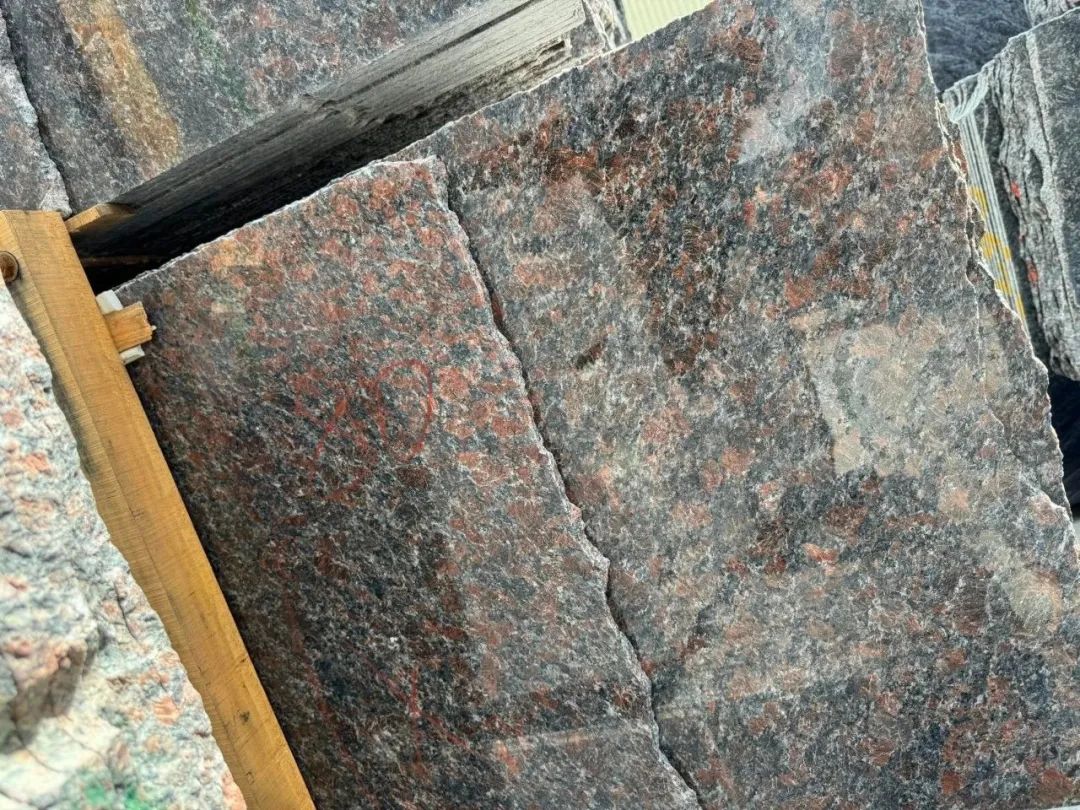 英國(guó)棕石材:黑棕與紅棕石材加工價(jià)格差異的原因分析(圖14) 英國(guó)棕石材:黑棕與紅棕石材加工價(jià)格差異的原因分析(圖14)