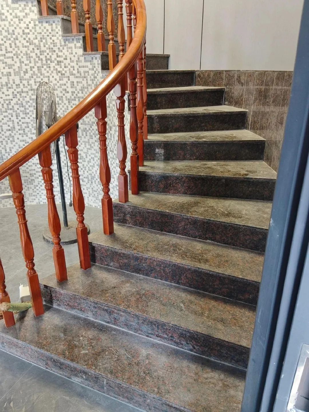 英國(guó)棕石材:黑棕與紅棕石材加工價(jià)格差異的原因分析(圖18) 英國(guó)棕石材:黑棕與紅棕石材加工價(jià)格差異的原因分析(圖18)