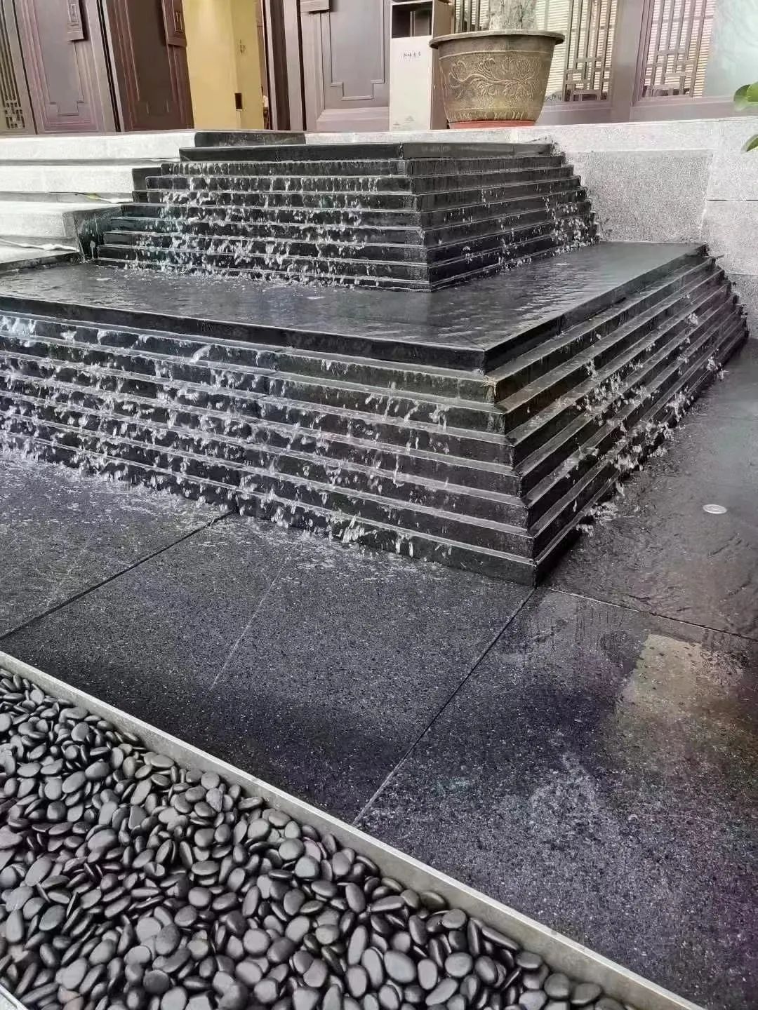 水景石材設計新潮流：黑色石材的魅力與獨特加工工藝(圖3)