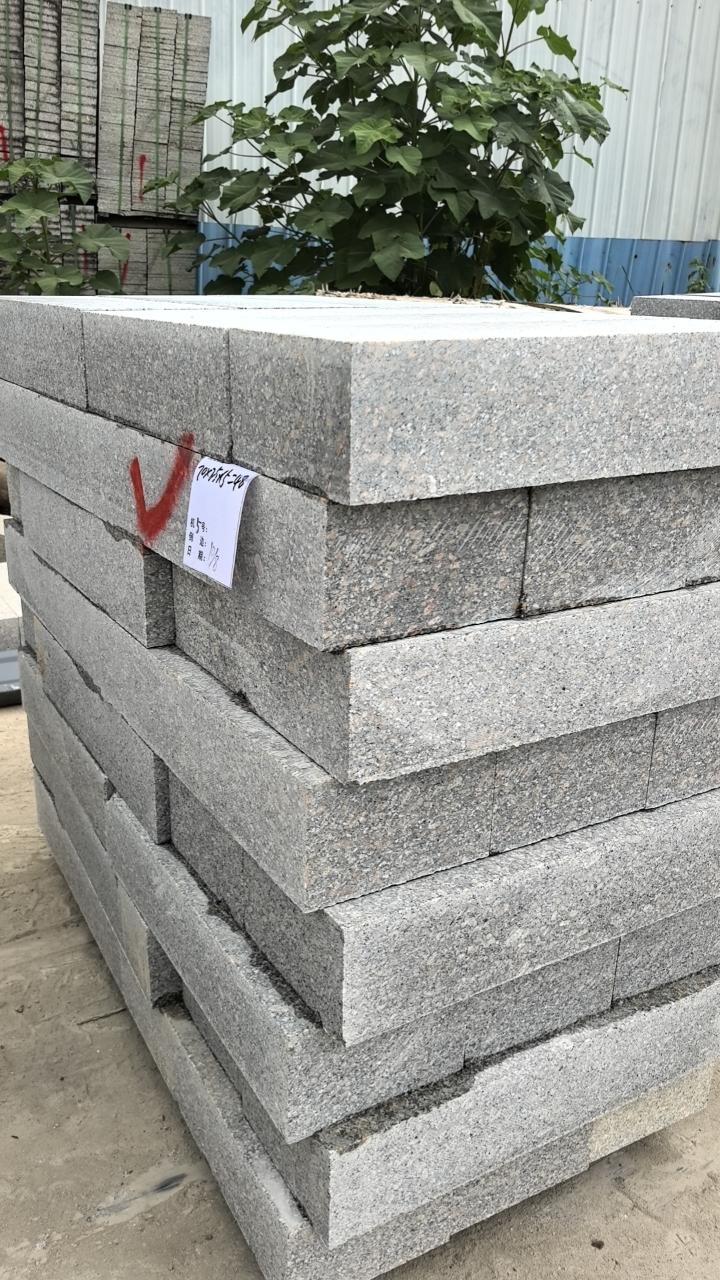 大花白麻石材鋪貼效果與北京白麻對(duì)比(圖2) 大花白麻石材鋪貼效果與北京白麻對(duì)比(圖2)