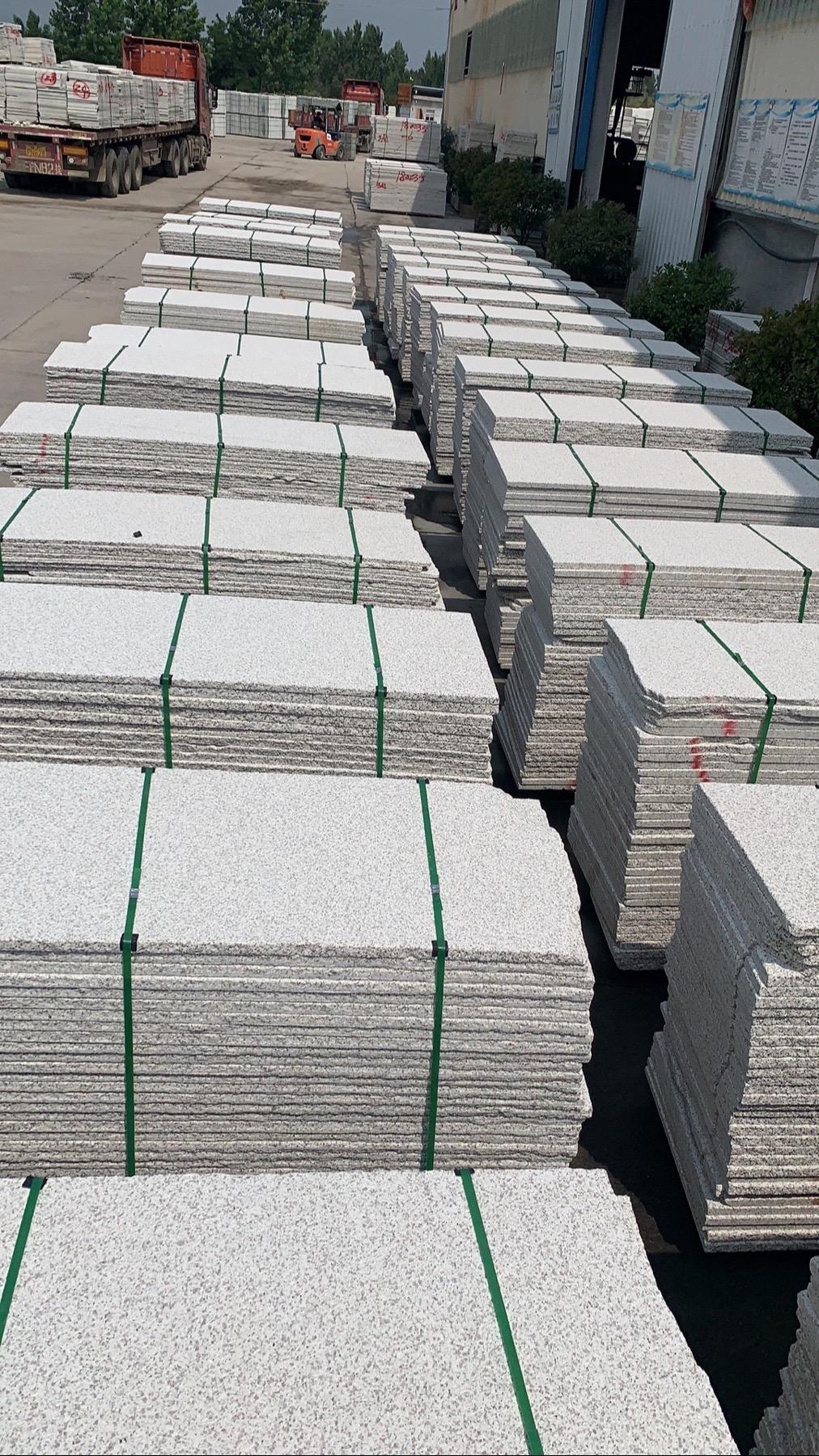 白麻花崗巖鋪地費用路沿石安裝價