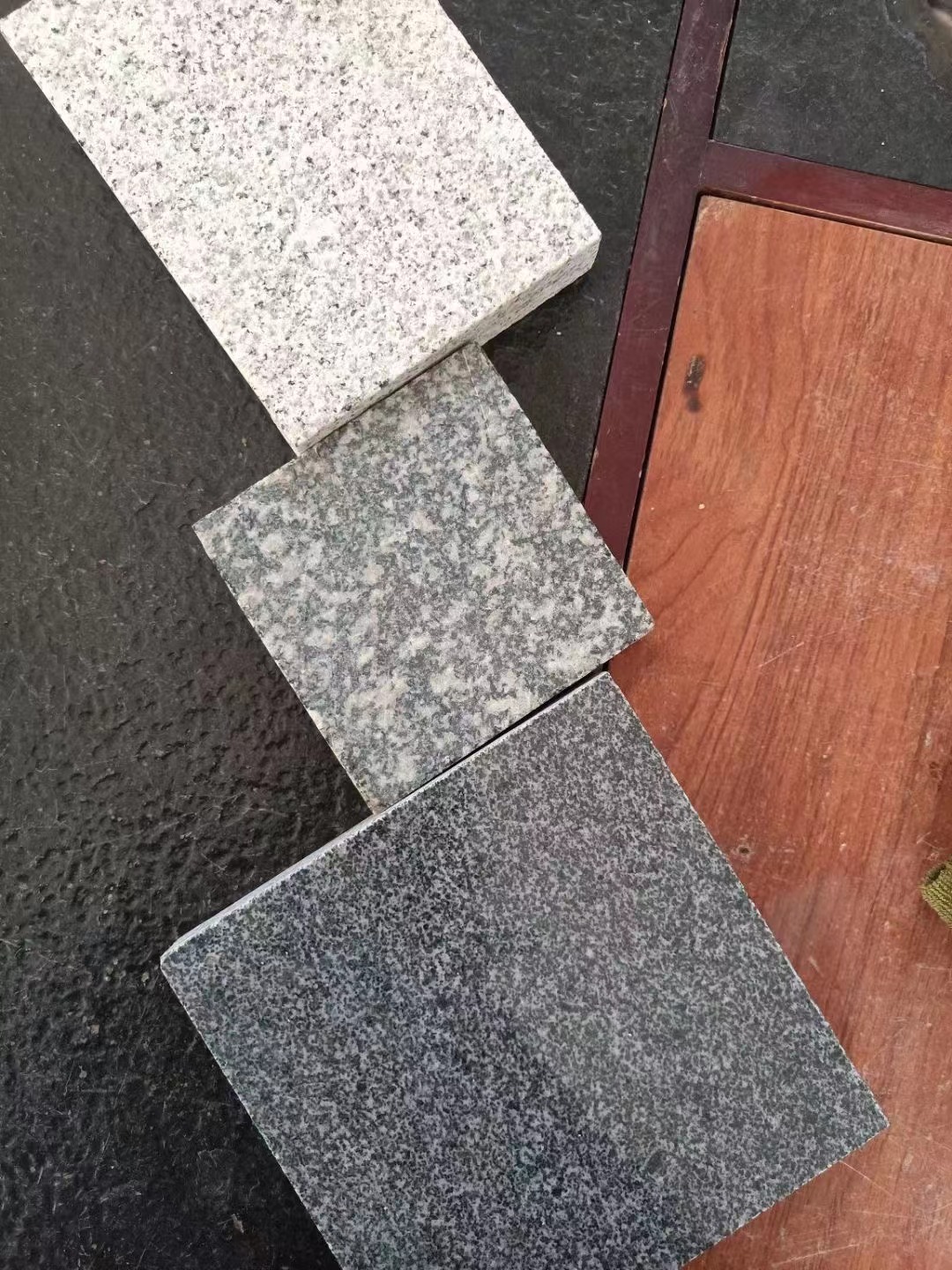 白麻芝麻白及米白色花崗巖石材生產(chǎn)
