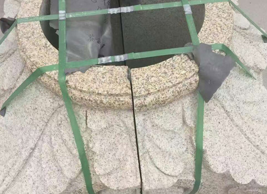 黃金麻花崗巖的石材密度？